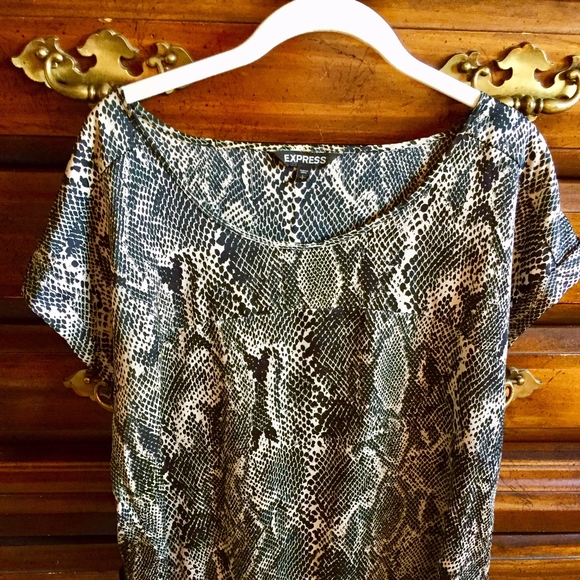 Express Tops - Black & White Print EXPRESS Blouse Express Tops - Black & White Print EXPRESS Blouse